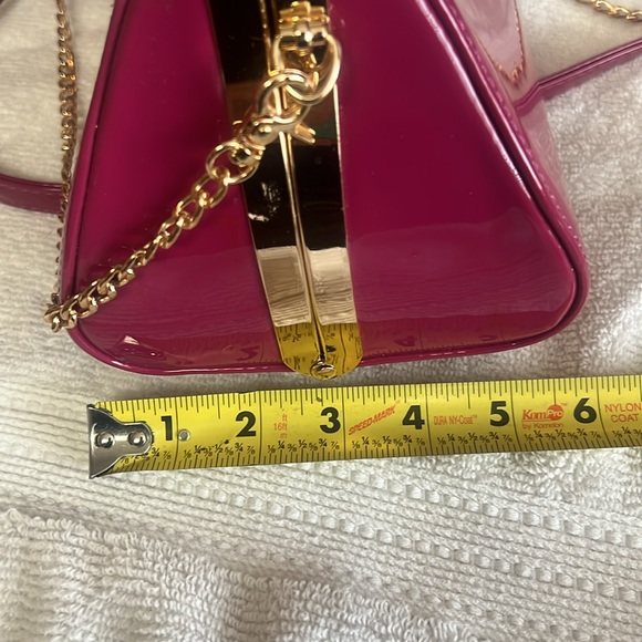 La Terre Magenta Vegan Purse w Detachable x-body Gold Chain Strap, Gem CUTE - Picture 8 of 10